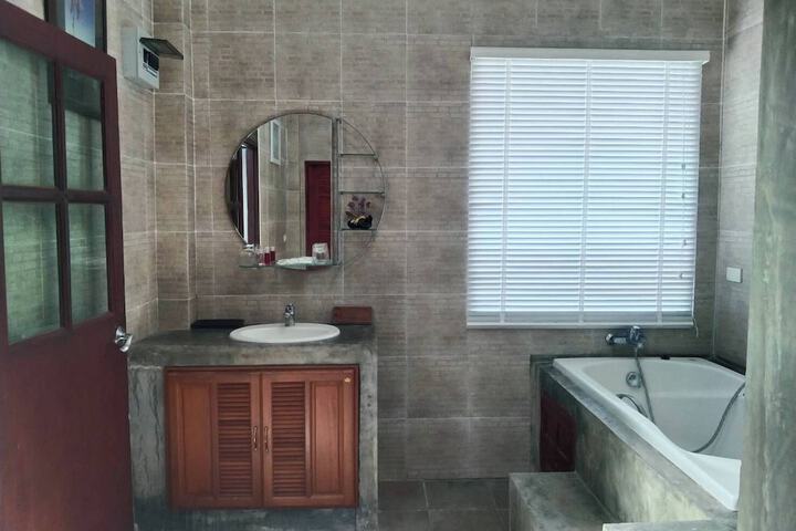 Room 37 of 46