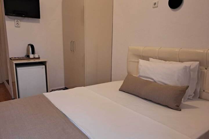 Room 11 of 39