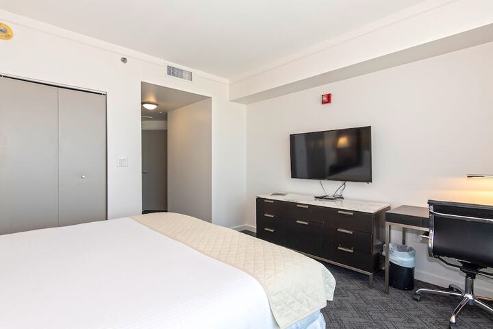 Room 10 of 196