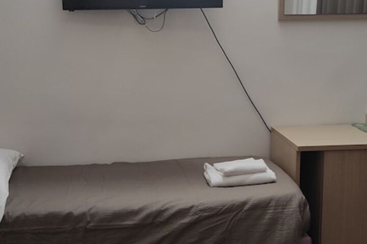 Room 42 of 72
