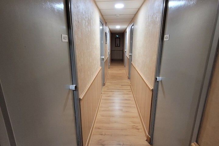 Handrails in hallways