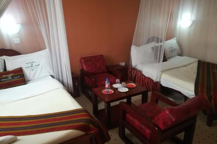 Room 9 of 12
