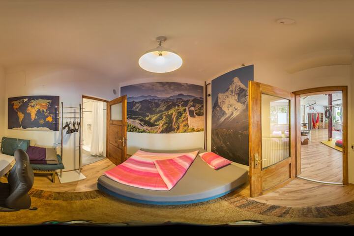 Room 9 of 115