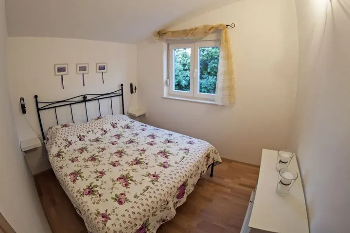 Room 3 of 9