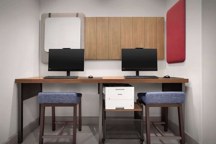 Business Center 33 of 36