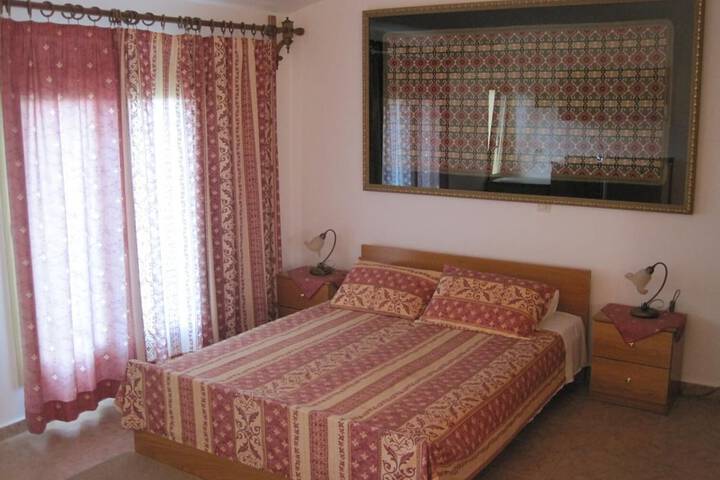 Room 7 of 33