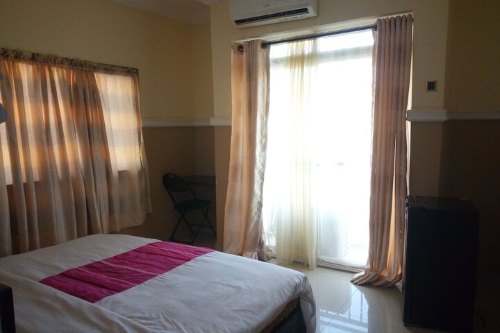 Room 7 of 18