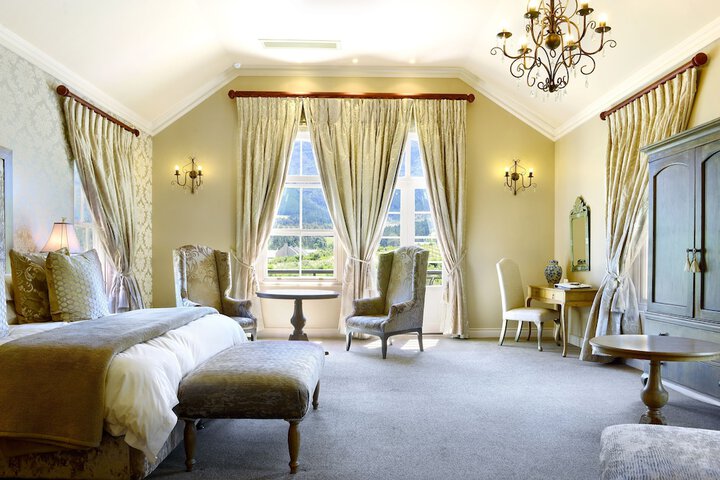 Room 5 of 220