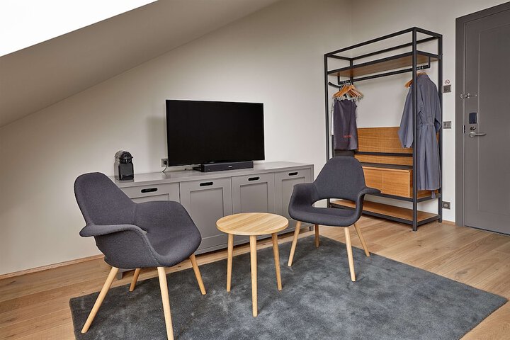 Room 54 of 106