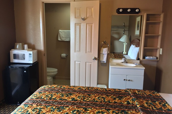 Room 7 of 24