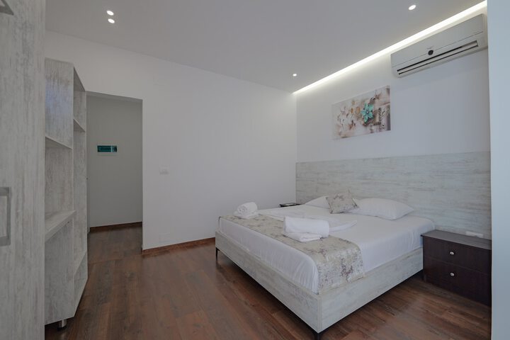 Room 16 of 86
