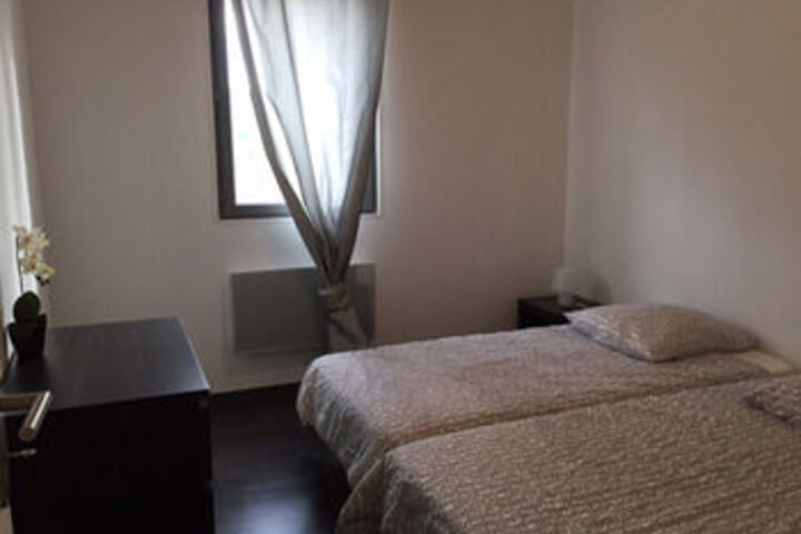 Room 6 of 13
