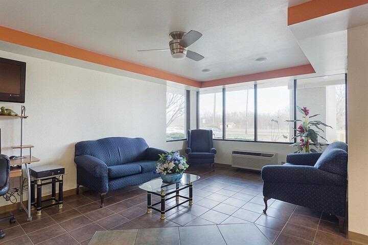 Business Center 30 of 36