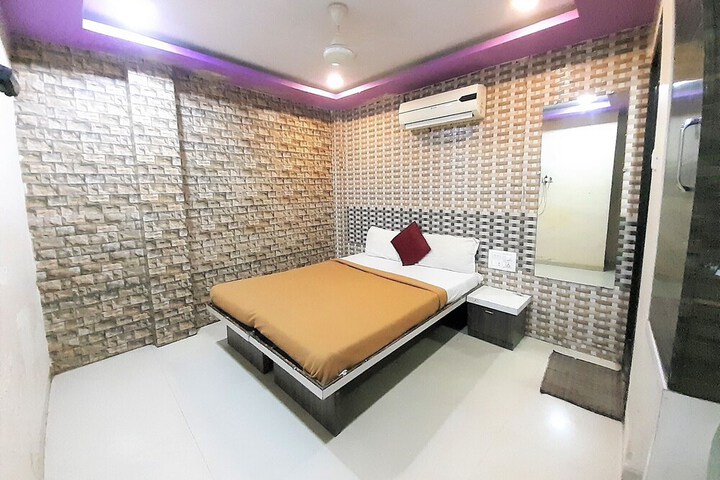 Room 4 of 11