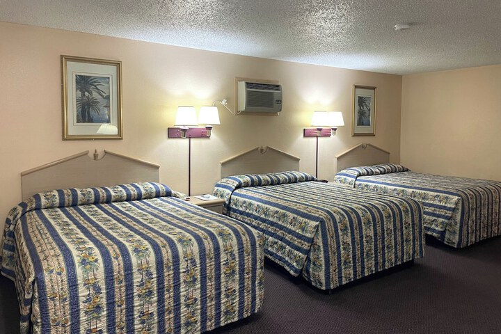 Room 6 of 17