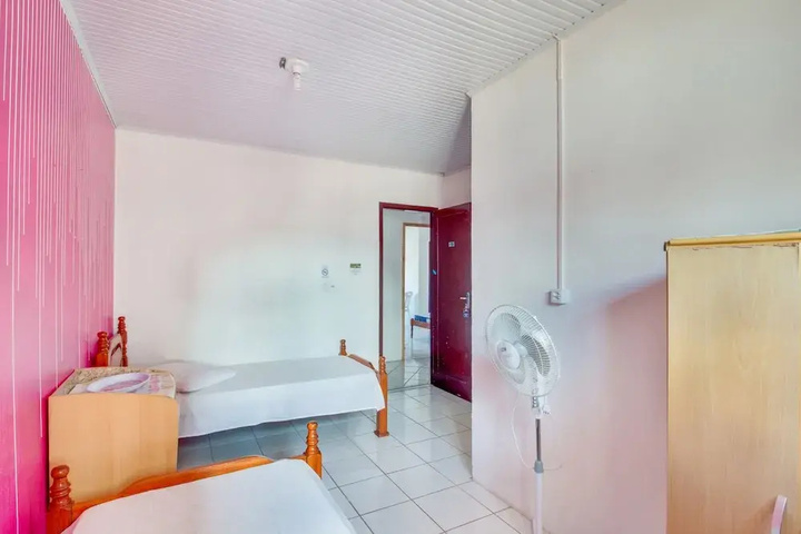 Room 8 of 18
