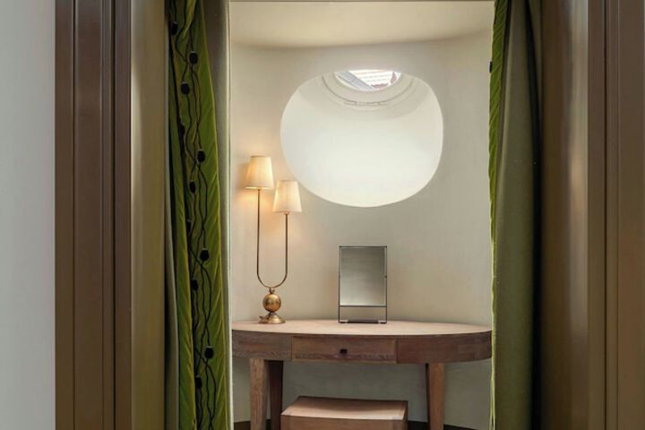 Room 45 of 200