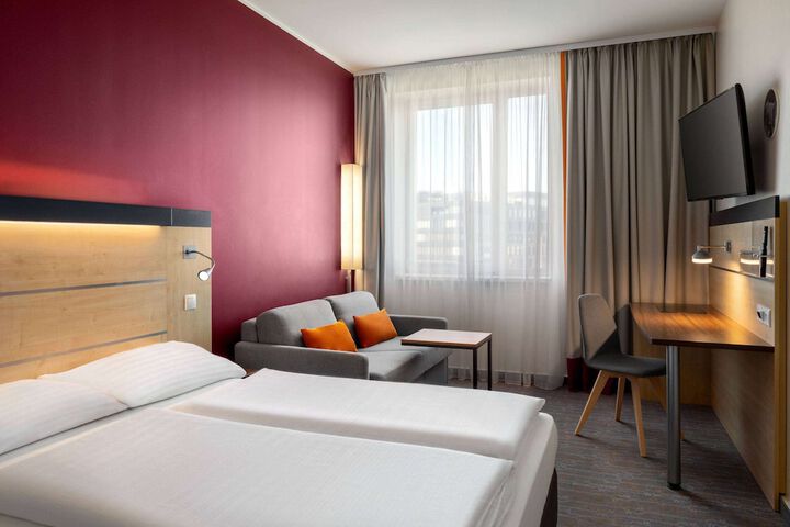Room 17 of 38