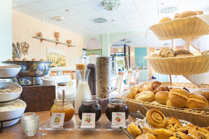 Breakfast/Coffee Service 26 of 41