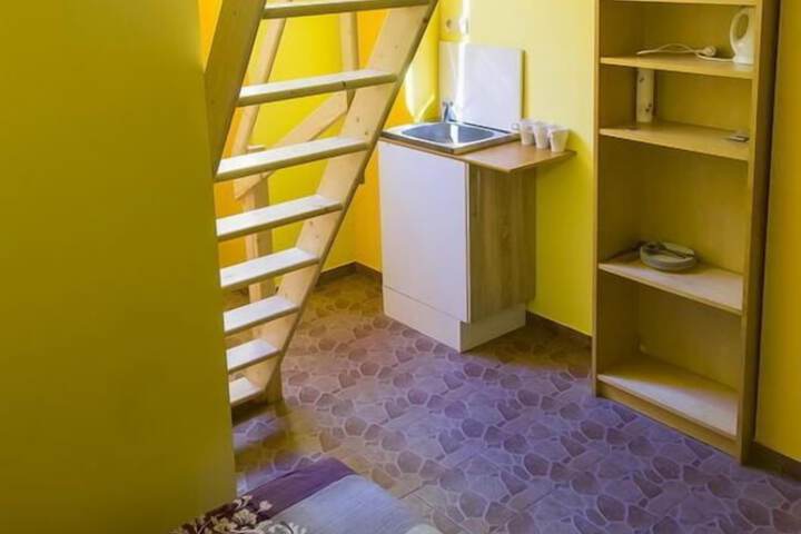 Room 45 of 49