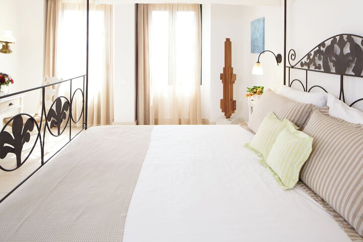 Room 54 of 242