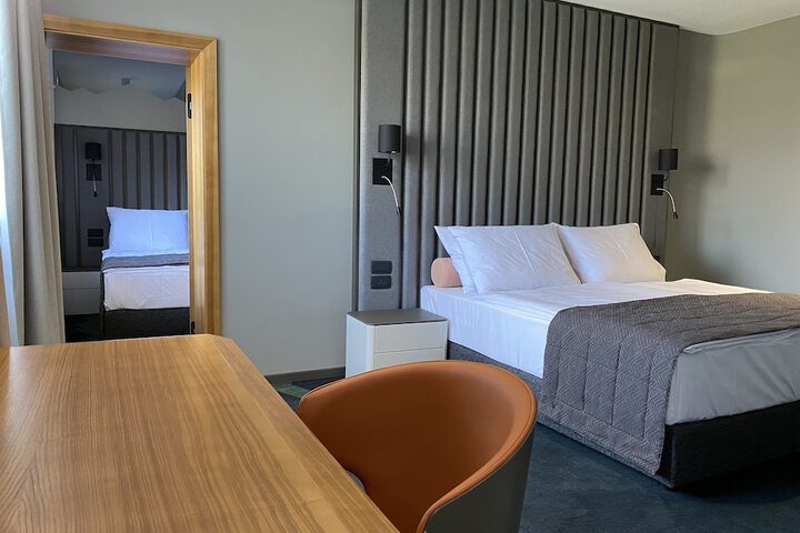 Room 3 of 78