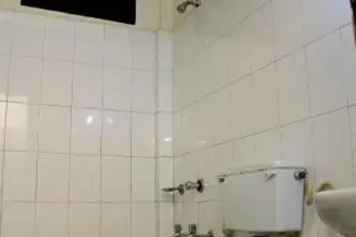 Room 7 of 9