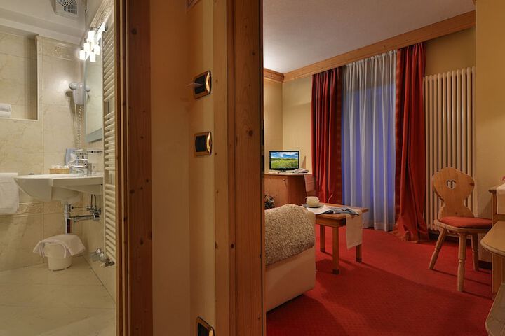 Hotel Interior 102 of 115