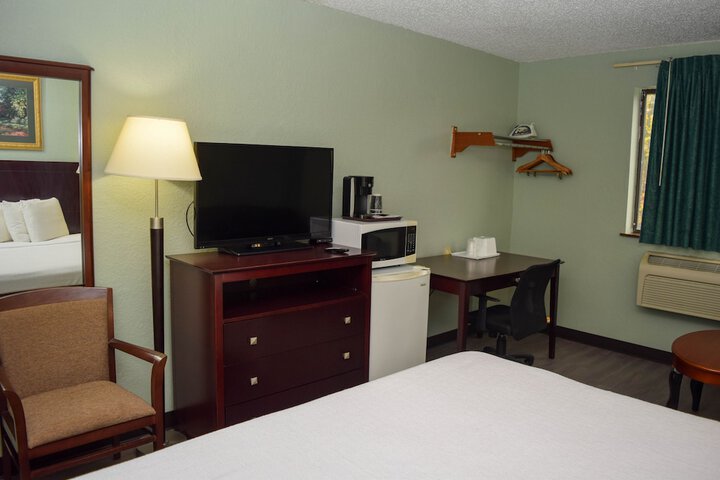 1 King Bed (1 of 5)