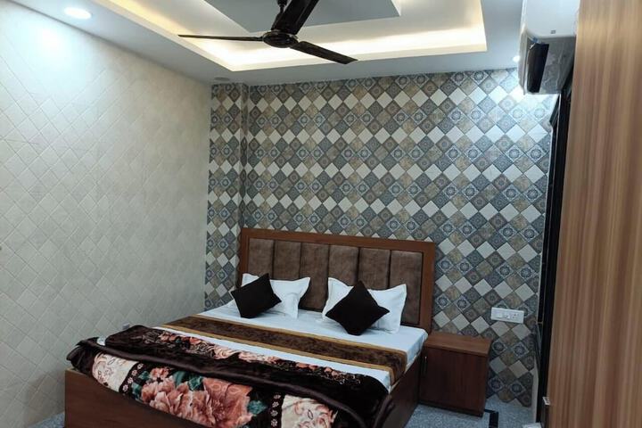 Room 2 of 15