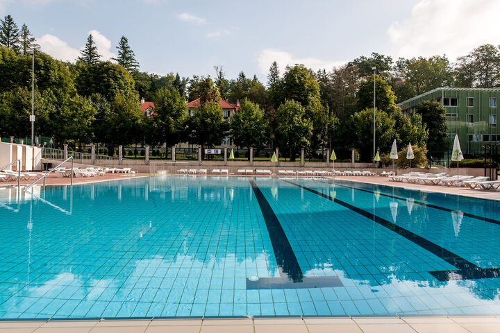 Pool 52 of 128