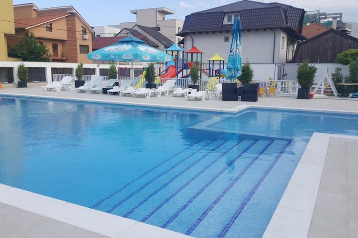 Pool 30 of 68