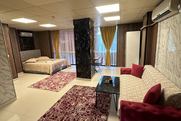 Room 10 of 17