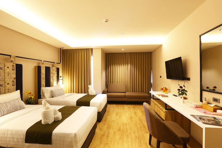 Room 8 of 121