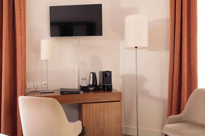 Room 28 of 51
