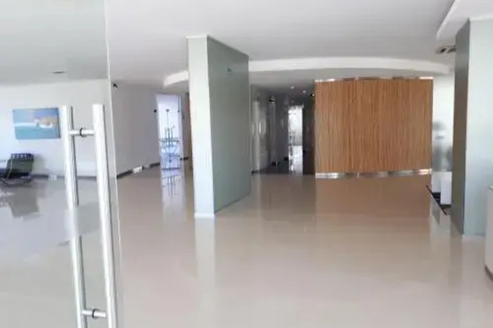 Room 9 of 18