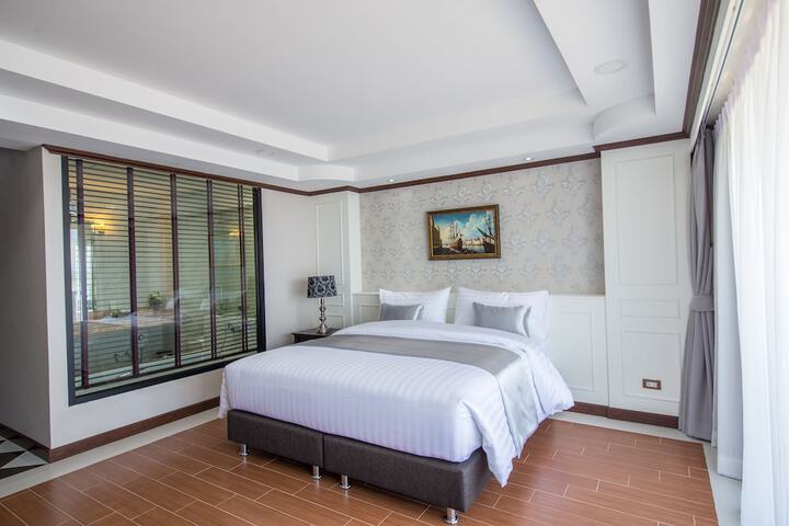 Room 21 of 53