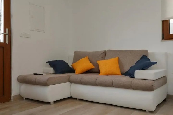 Room 4 of 19