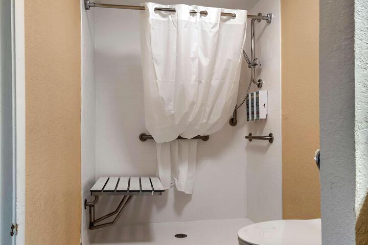 1 Double Bed Microwave and Refrigerator Shower Only Full Breakfast (13 of 15)
