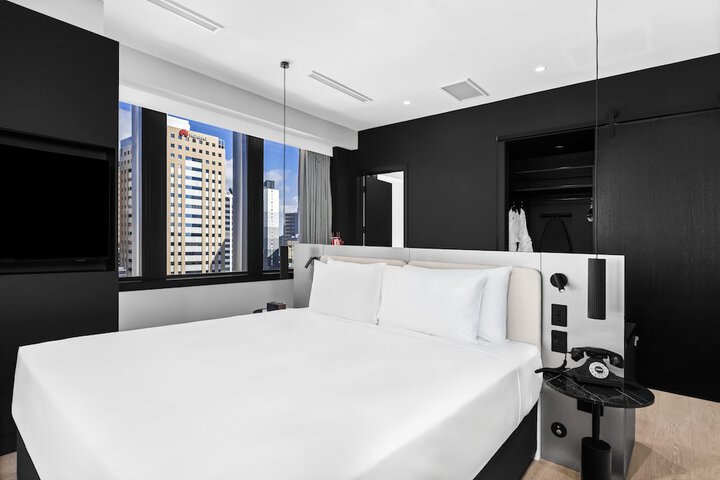 Room 25 of 59