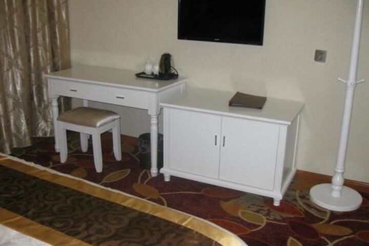 Room 14 of 19