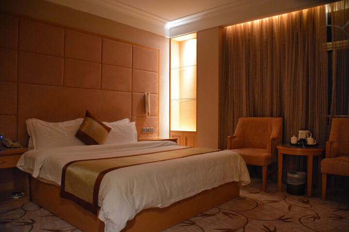 Room 4 of 40