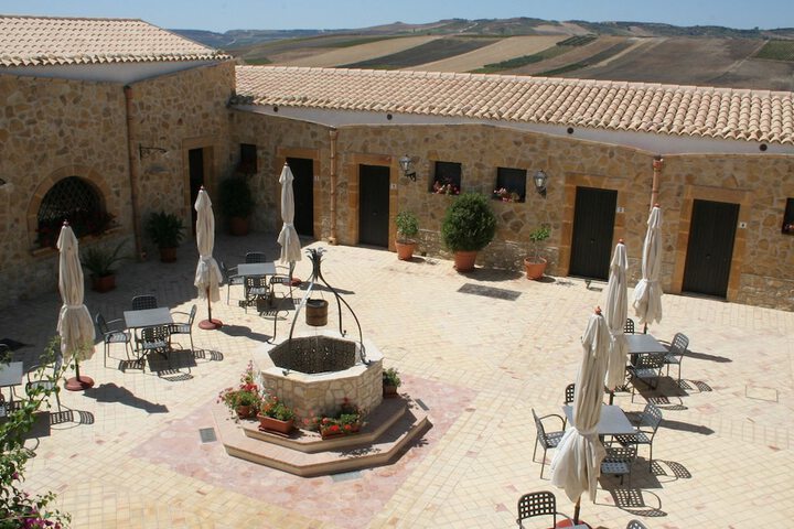 Hotel Exterior 22 of 40