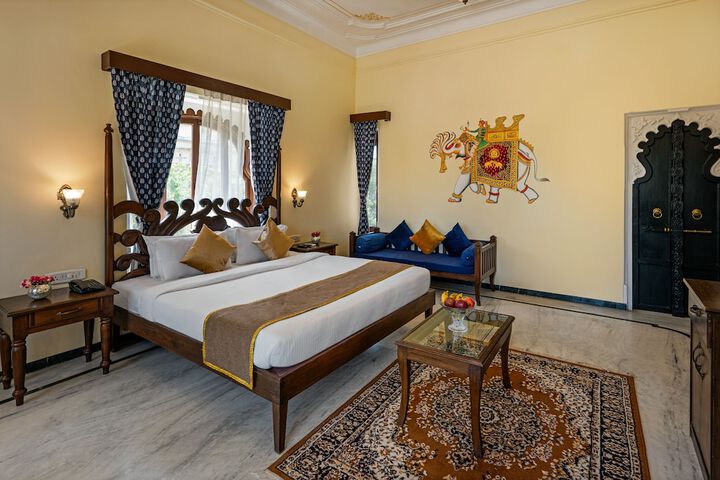 Room 12 of 26