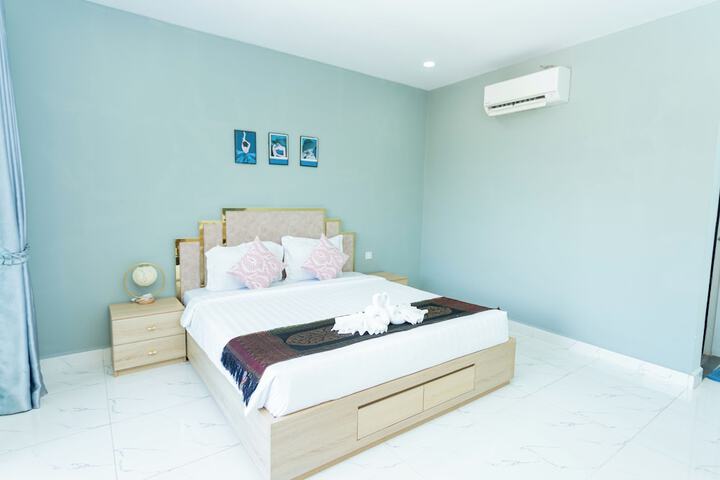 Room 4 of 48