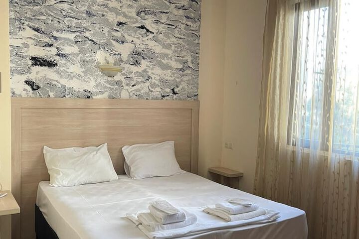 Room 7 of 63