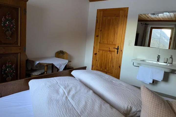 Room 2 of 9