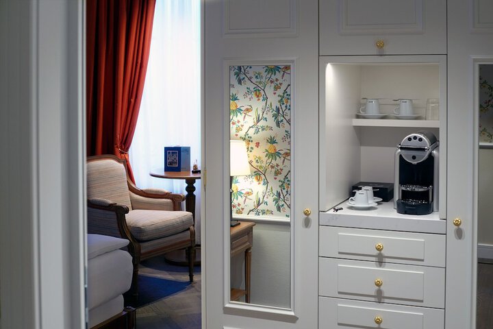 Room 28 of 59