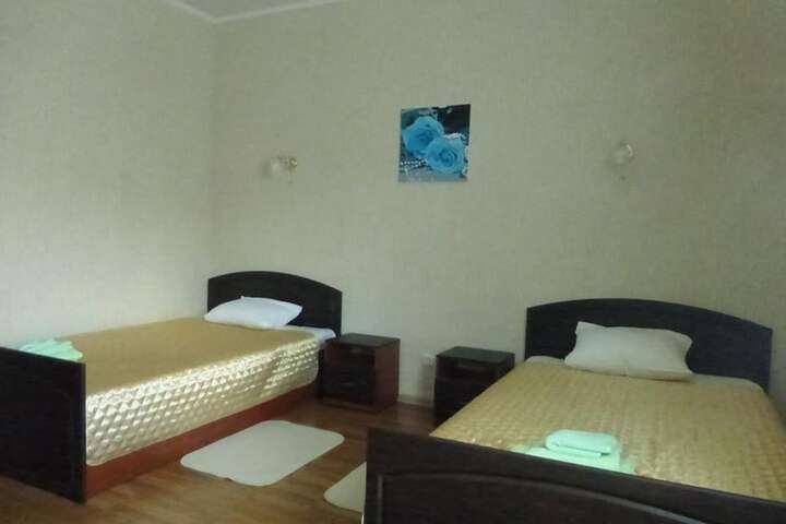Room 10 of 13