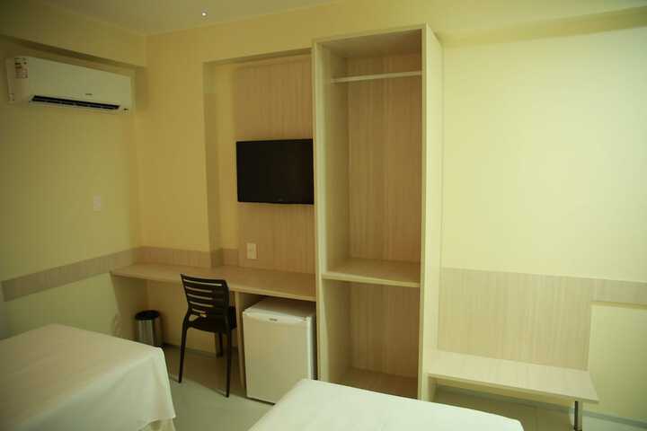 Room 12 of 25